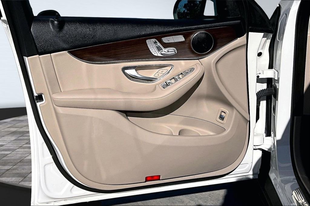 Used 2022 Mercedes-Benz GLC 300 4MATIC image 13