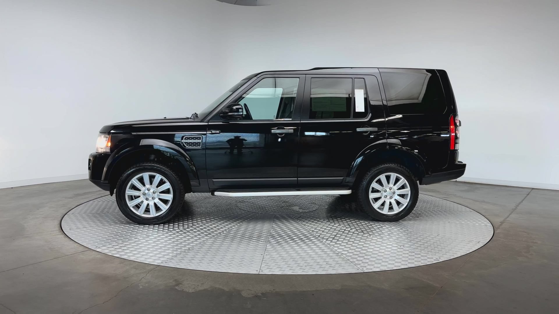 Used 2016 Land Rover LR4 AWD/4WD image 5
