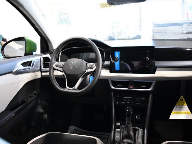 New 2026 Volkswagen Taos SE image 16
