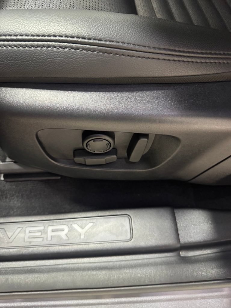 Used 2025 Land Rover Discovery Sport S AWD/4WD image 15