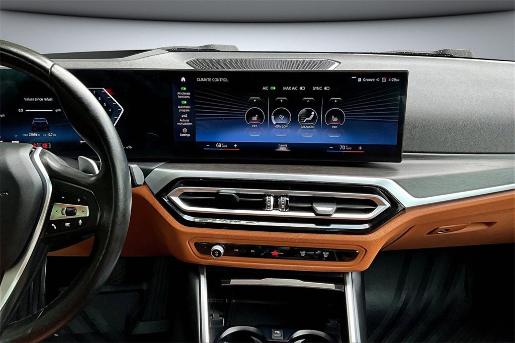 Used 2023 BMW 330i Sedan w/ Premium Package image 9