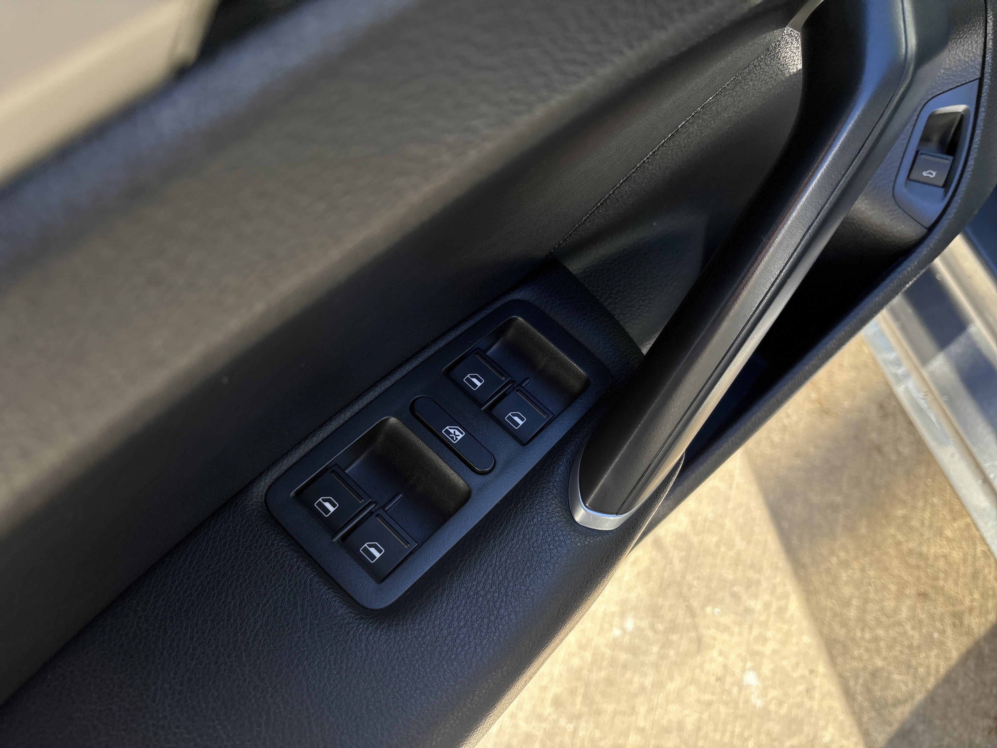 Used 2020 Volkswagen Passat 2.0T SE image 15