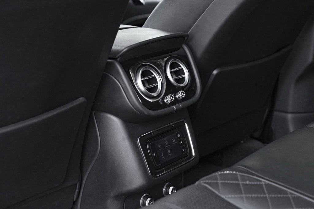 Used 2018 Bentley Bentayga image 51
