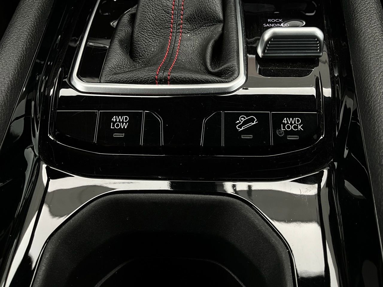 Used 2025 Jeep Compass Trailhawk image 22