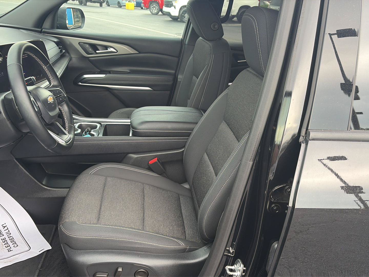 Used 2025 Chevrolet Traverse LT FWD image 10