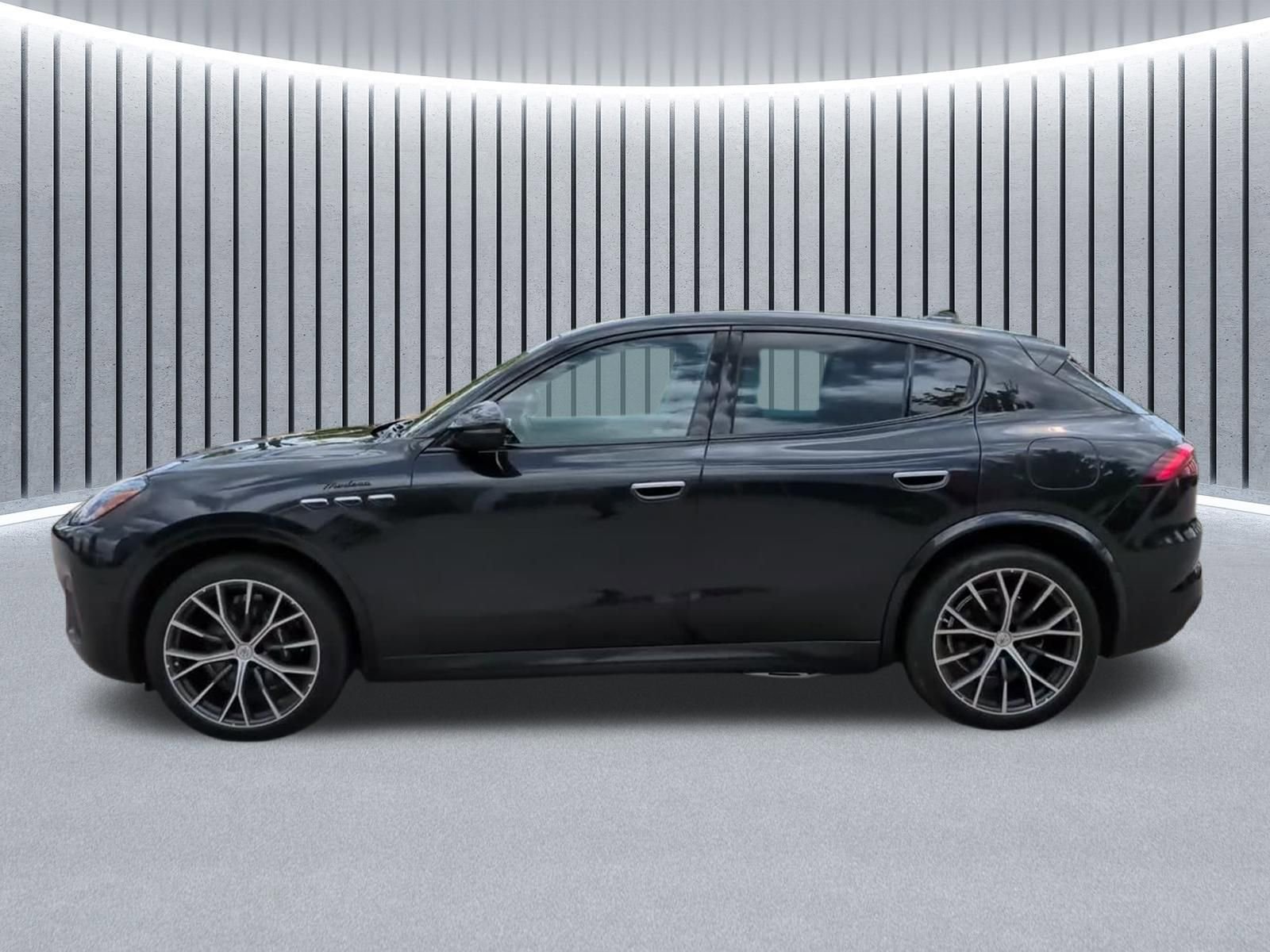 Used 2023 Maserati Grecale Modena AWD/4WD image 13