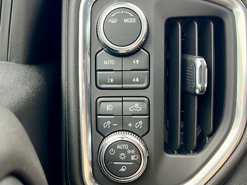 Used 2023 GMC Sierra 3500 Denali w/ Denali Ultimate Package image 29