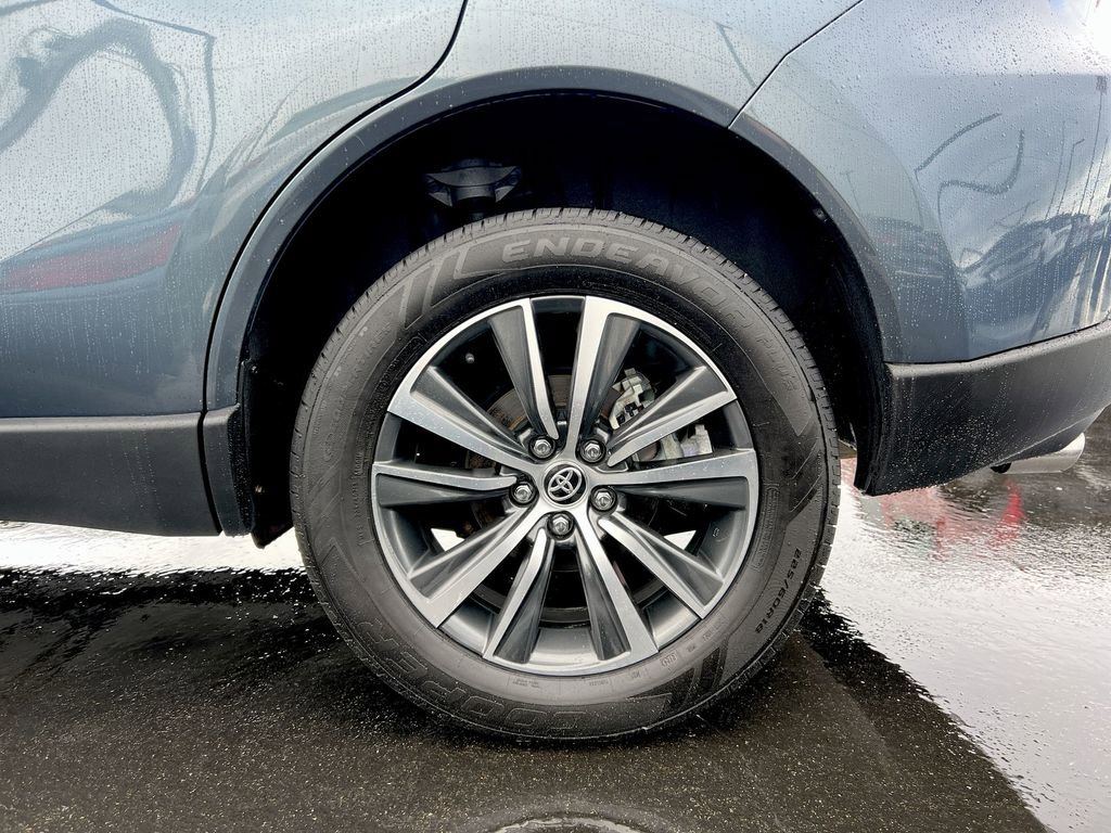 Used 2024 Toyota Venza LE image 27