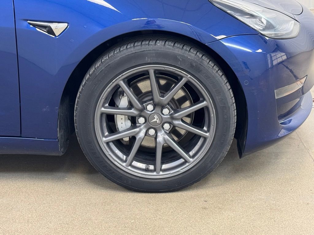 Used 2020 Tesla Model 3 Standard Range Plus image 4