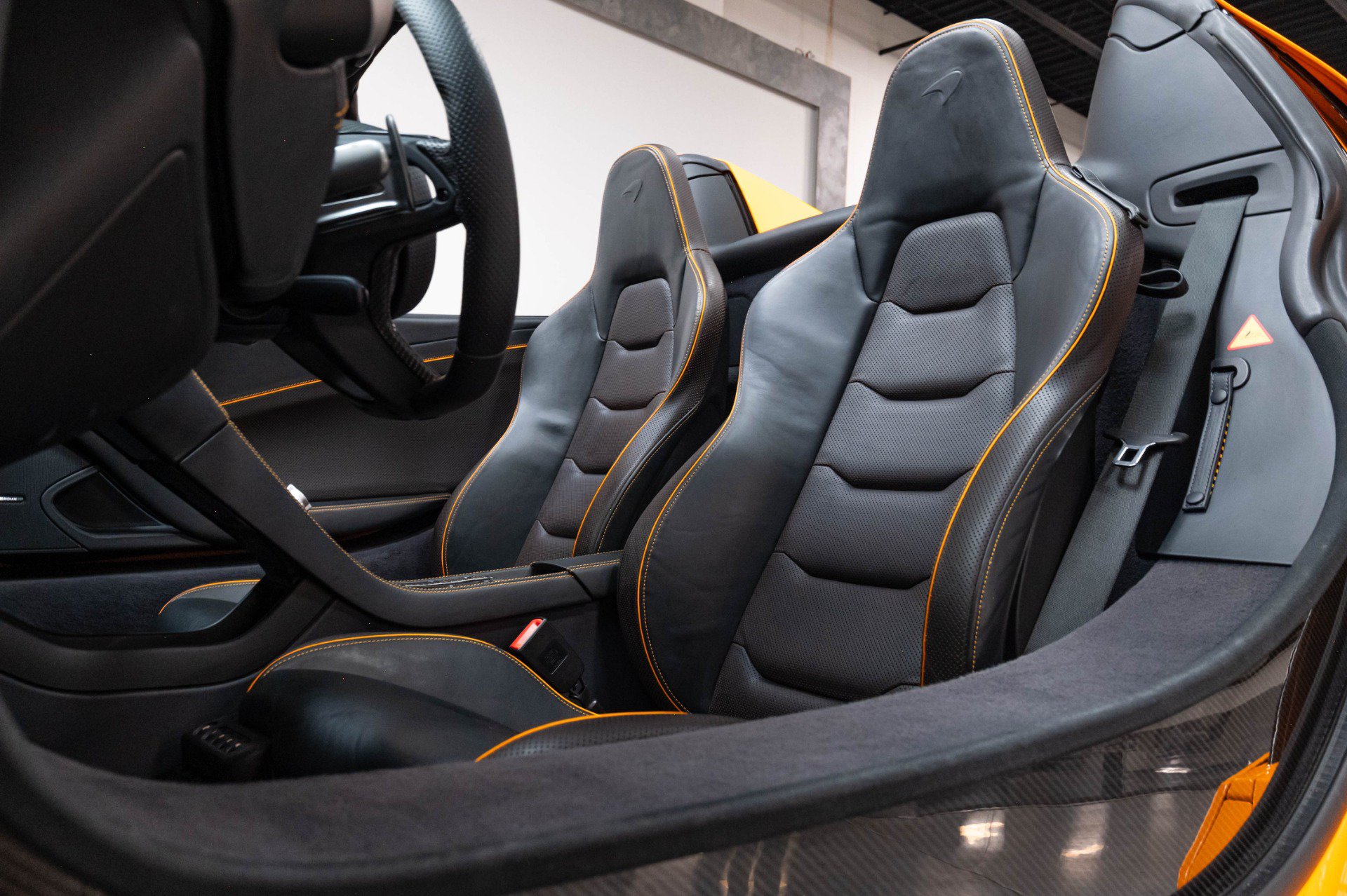 Used 2015 McLaren 650S Spider RWD image 8
