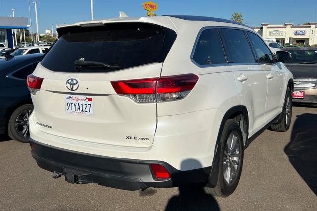 Certified 2019 Toyota Highlander XLE AWD/4WD image 4