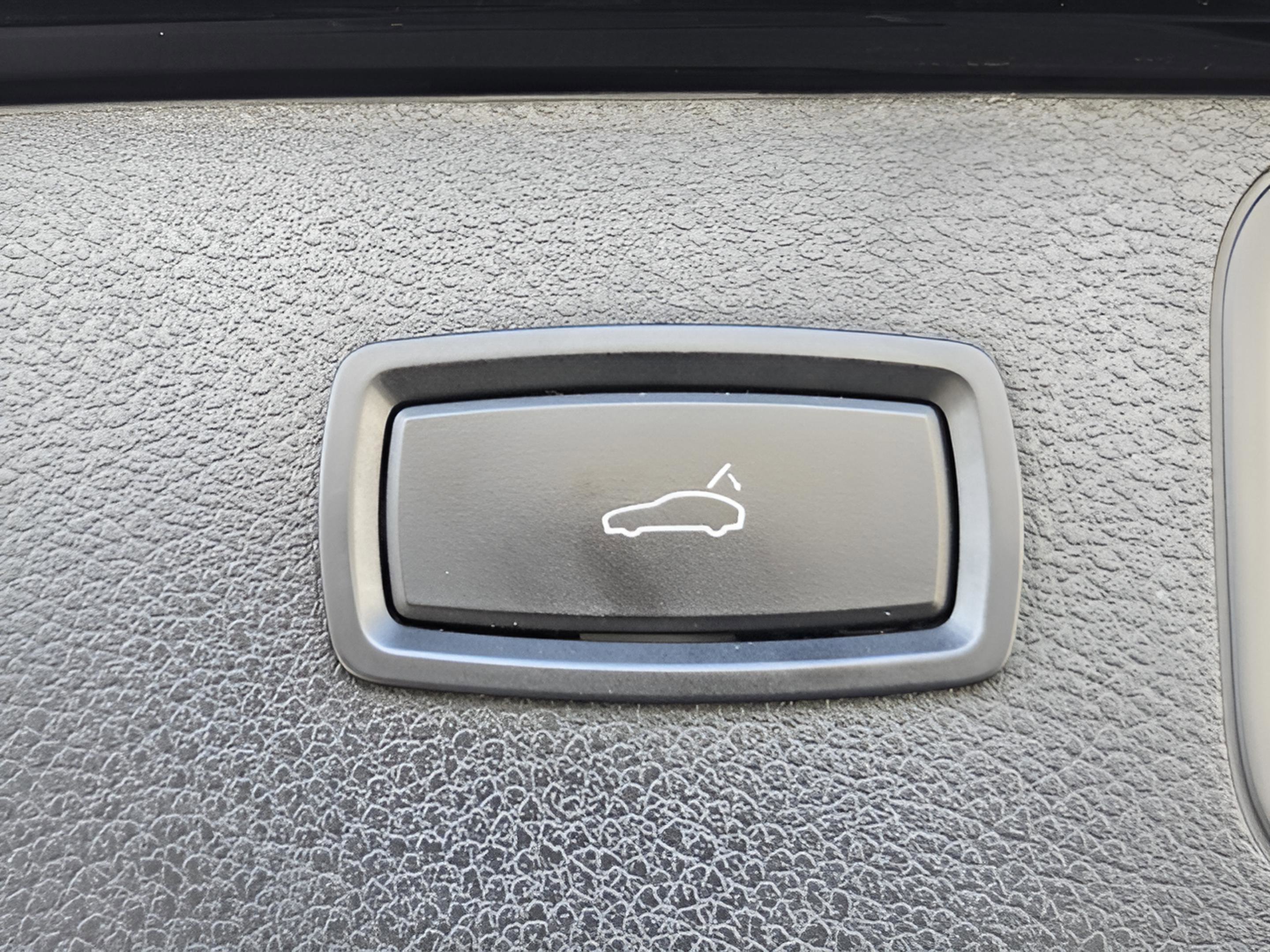 Used 2018 Porsche Macan Base image 31