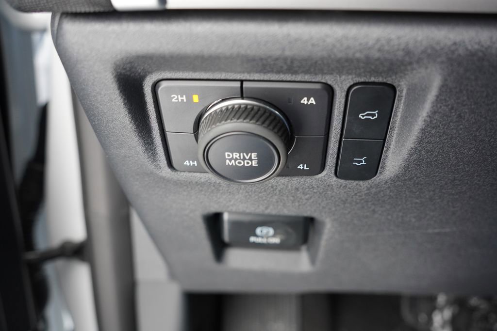 Certified 2025 Ford Expedition Active image 27