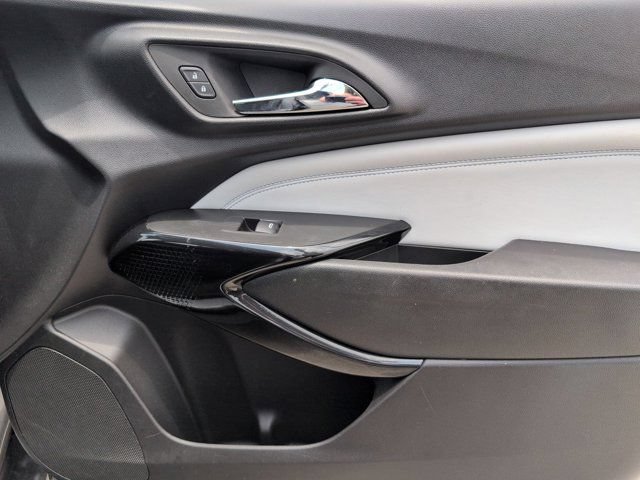Used 2025 Chevrolet Trax LT w/ LT Convenience Package FWD image 32