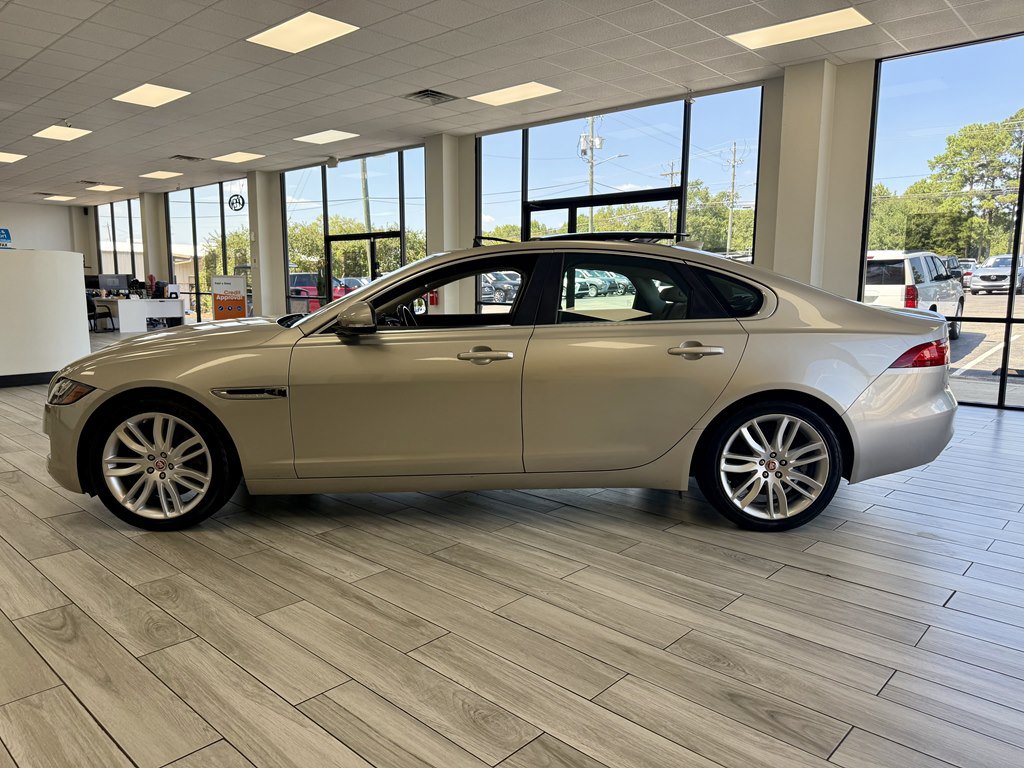 Used 2016 Jaguar XF Premium AWD/4WD image 4