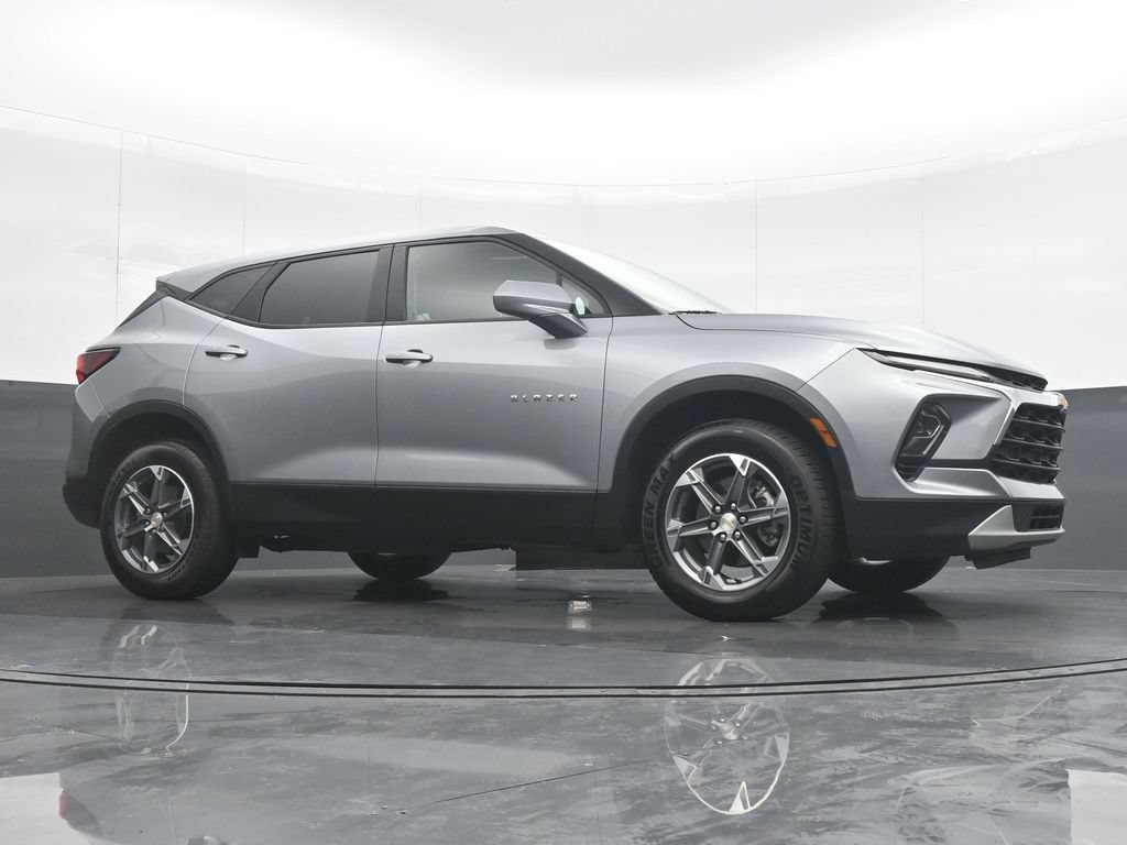 Used 2025 Chevrolet Blazer LT FWD image 32