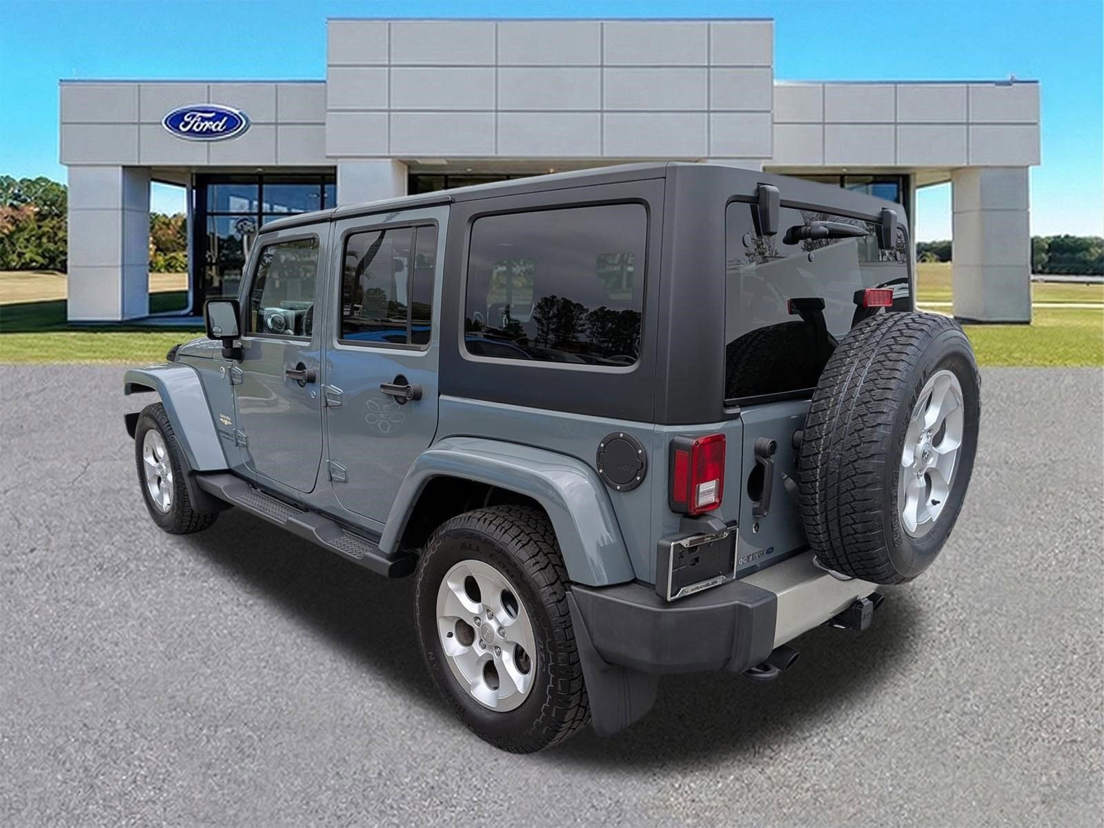 Used 2015 Jeep Wrangler Unlimited Sahara video 3