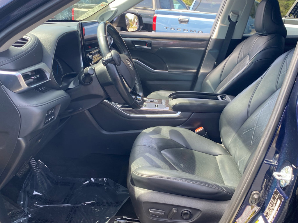 Used 2021 Toyota Highlander Platinum image 5