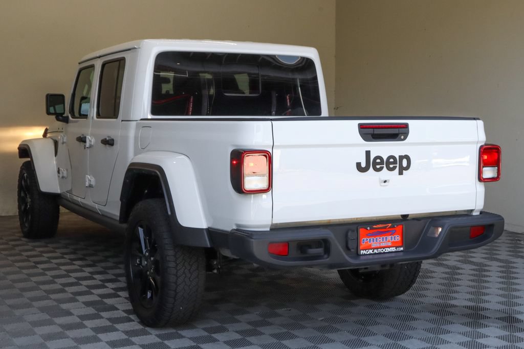 Used 2025 Jeep Gladiator Sport AWD/4WD image 8