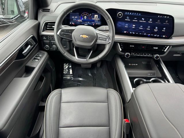 Used 2025 Chevrolet Suburban Premier image 16