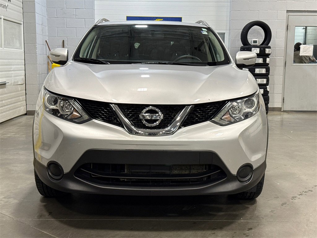 Used 2017 Nissan Rogue Sport SV image 2