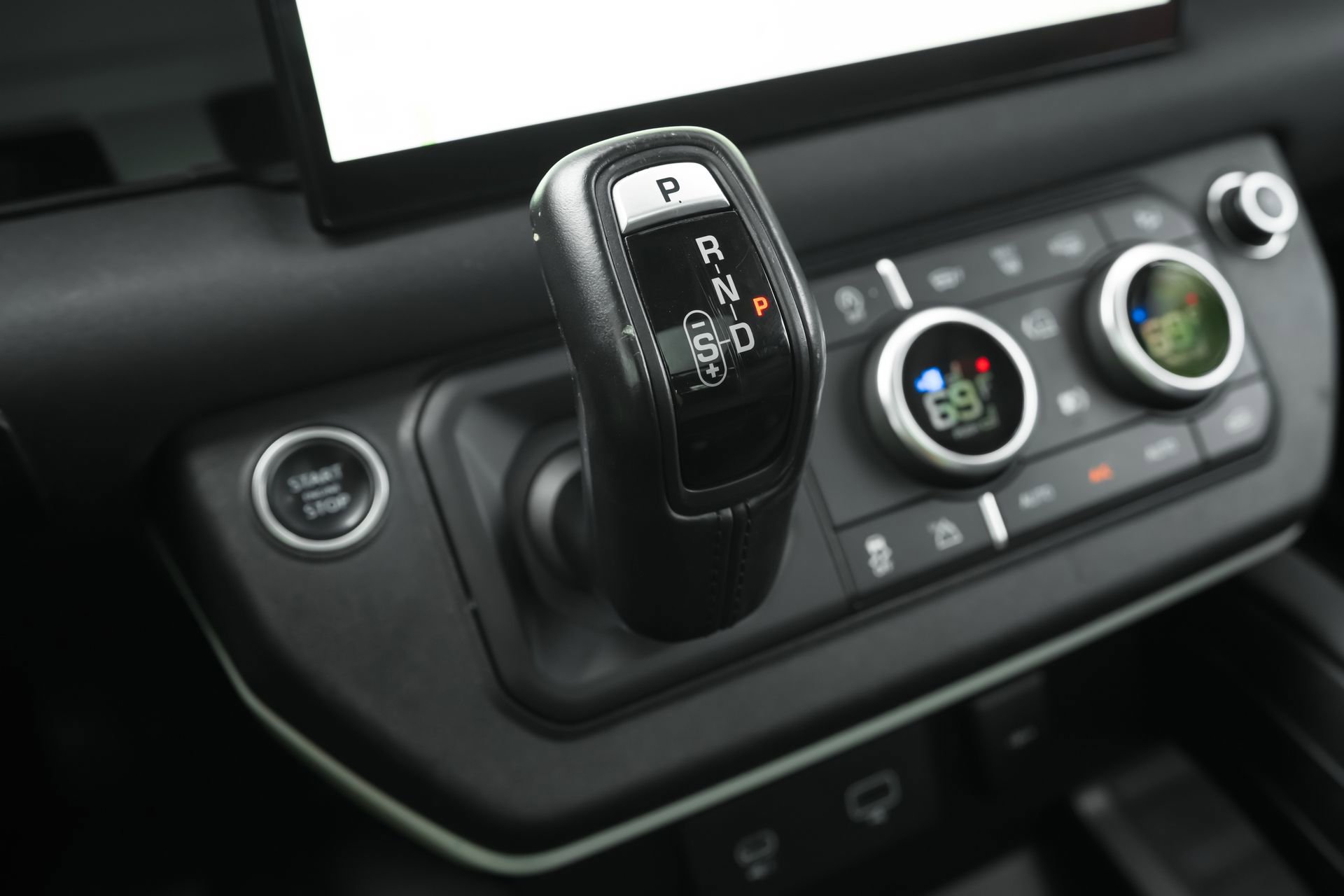 Used 2022 Land Rover Defender 110 SE image 17