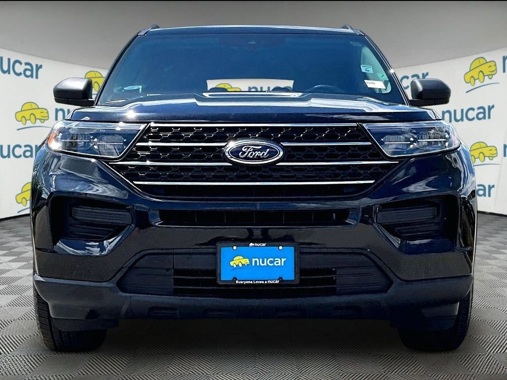 Used 2023 Ford Explorer XLT AWD/4WD image 2