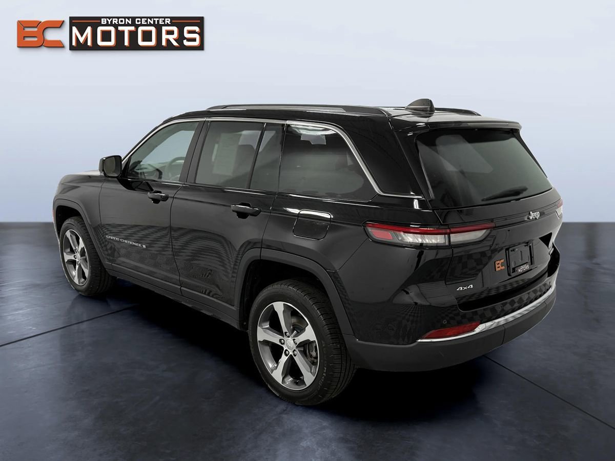 Used 2023 Jeep Grand Cherokee Limited AWD/4WD image 4