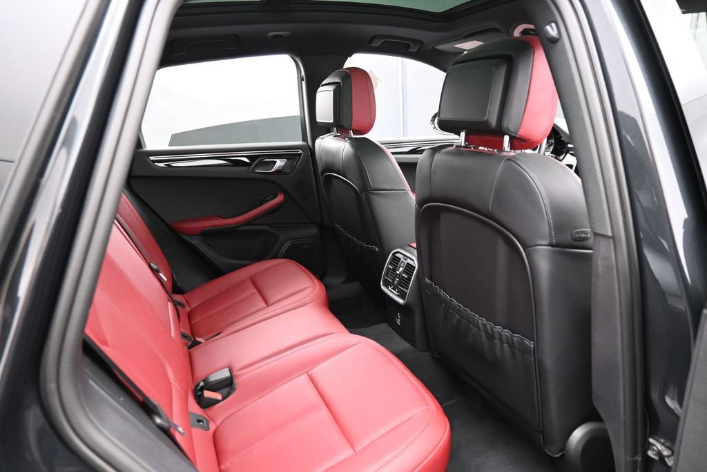 Certified 2026 Porsche Macan AWD/4WD image 27