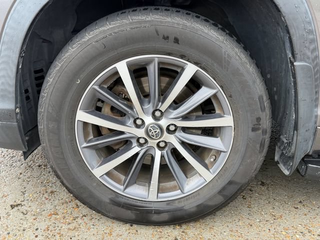 Used 2017 Toyota Highlander XLE FWD image 9