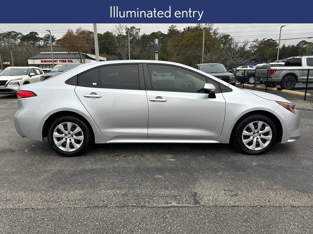 Used 2022 Toyota Corolla LE image 7