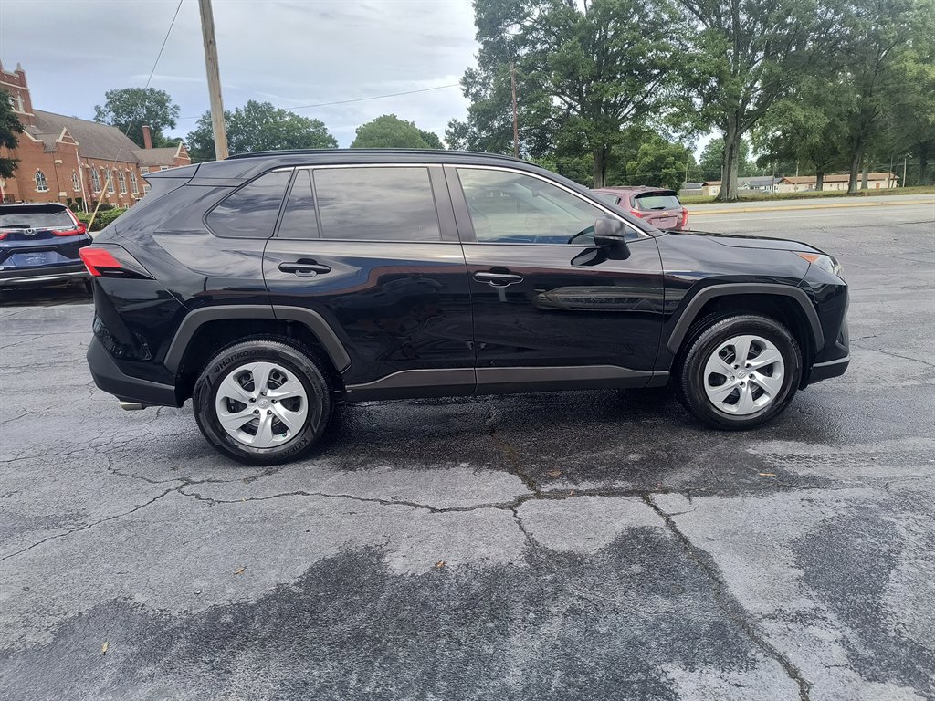 Used 2020 Toyota RAV4 LE image 6