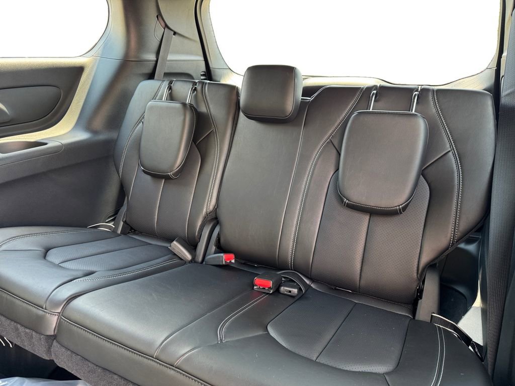 New 2026 Chrysler Pacifica Select image 13