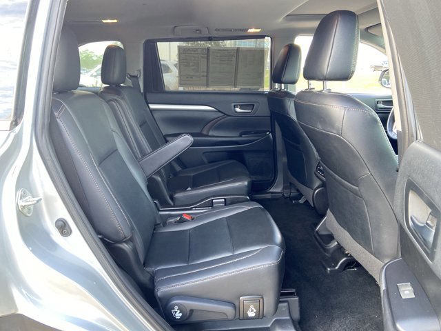 Used 2019 Toyota Highlander XLE image 14
