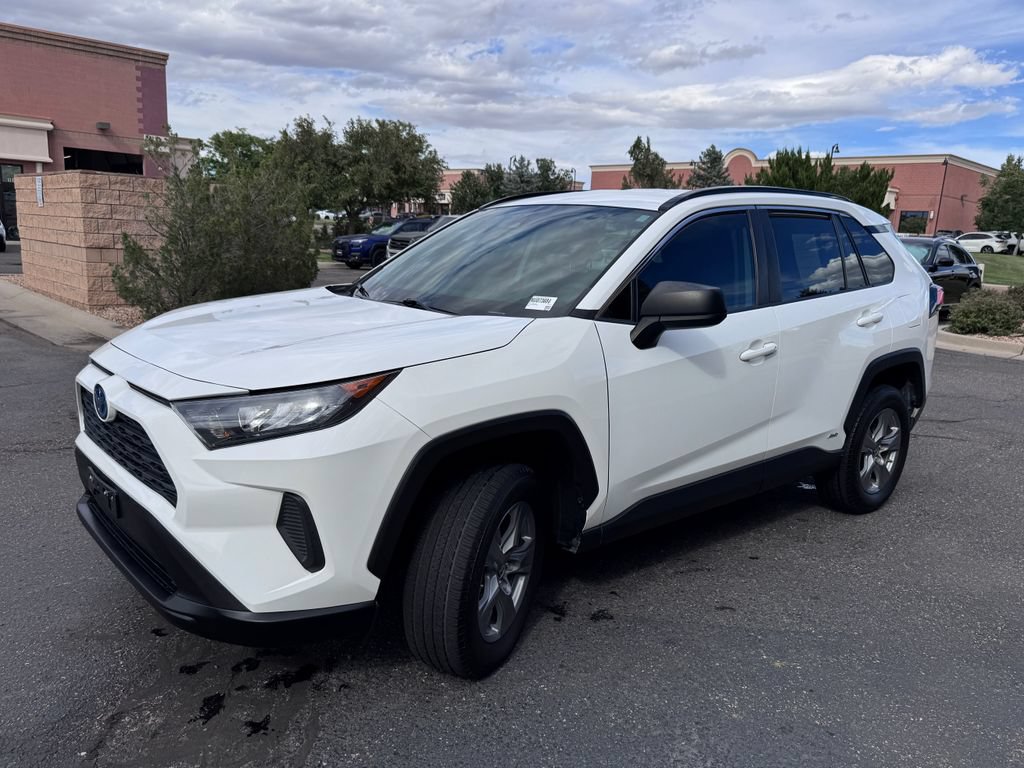 Used 2022 Toyota RAV4 LE AWD/4WD image 4