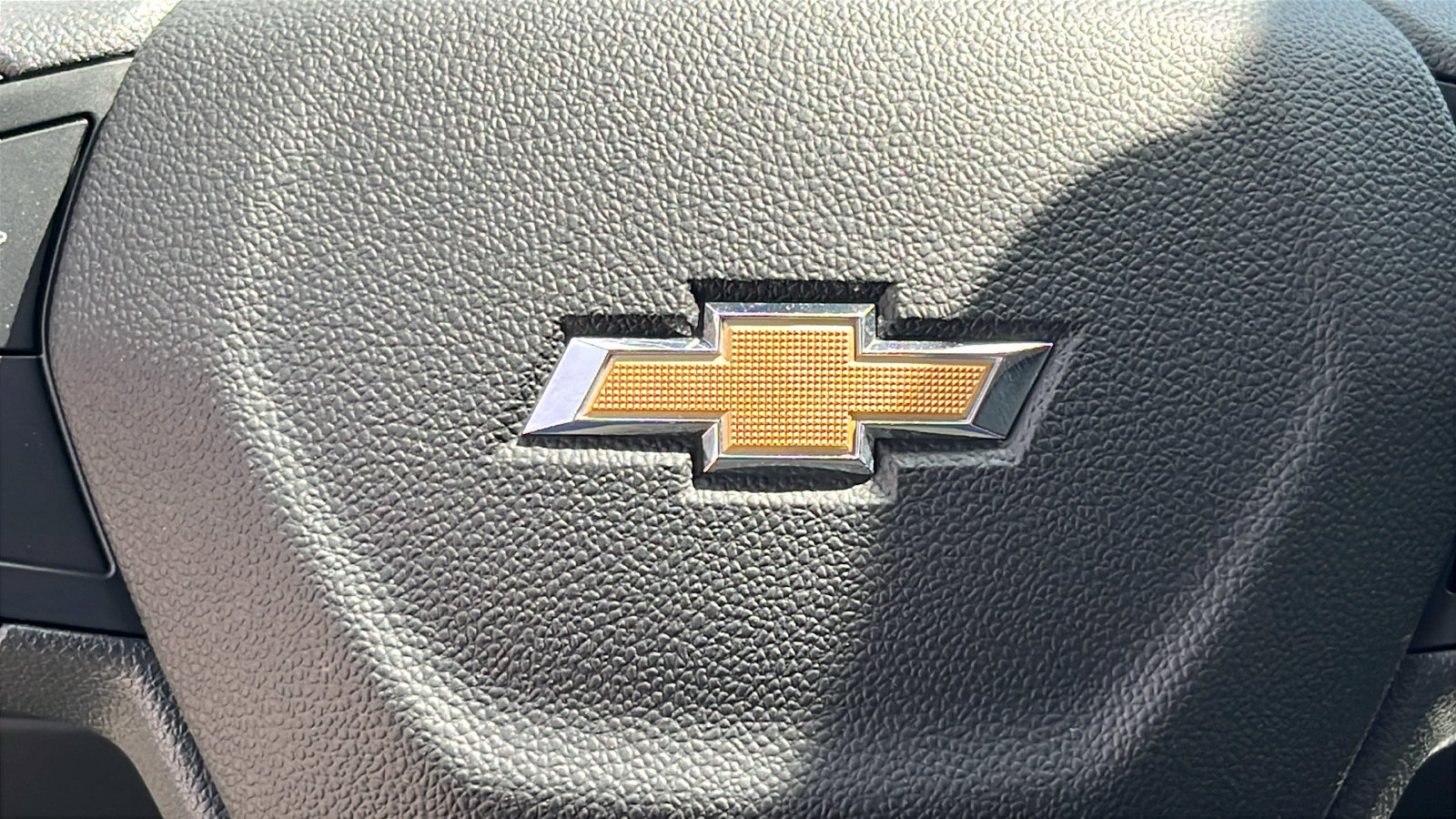 Used 2025 Chevrolet Trax LT FWD image 17