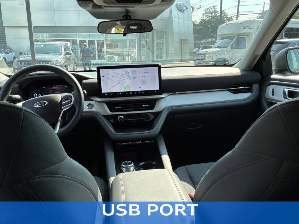Used 2025 Ford Explorer Active AWD/4WD image 11