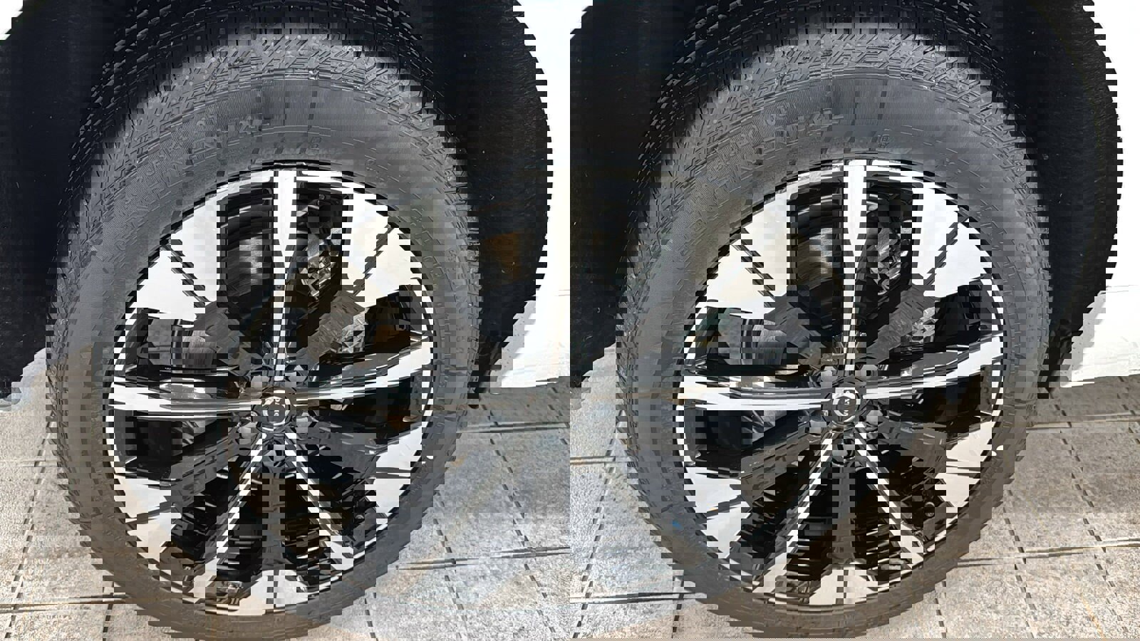 New 2026 Volvo XC60 T8 Plus w/ Protection Package Premier image 31