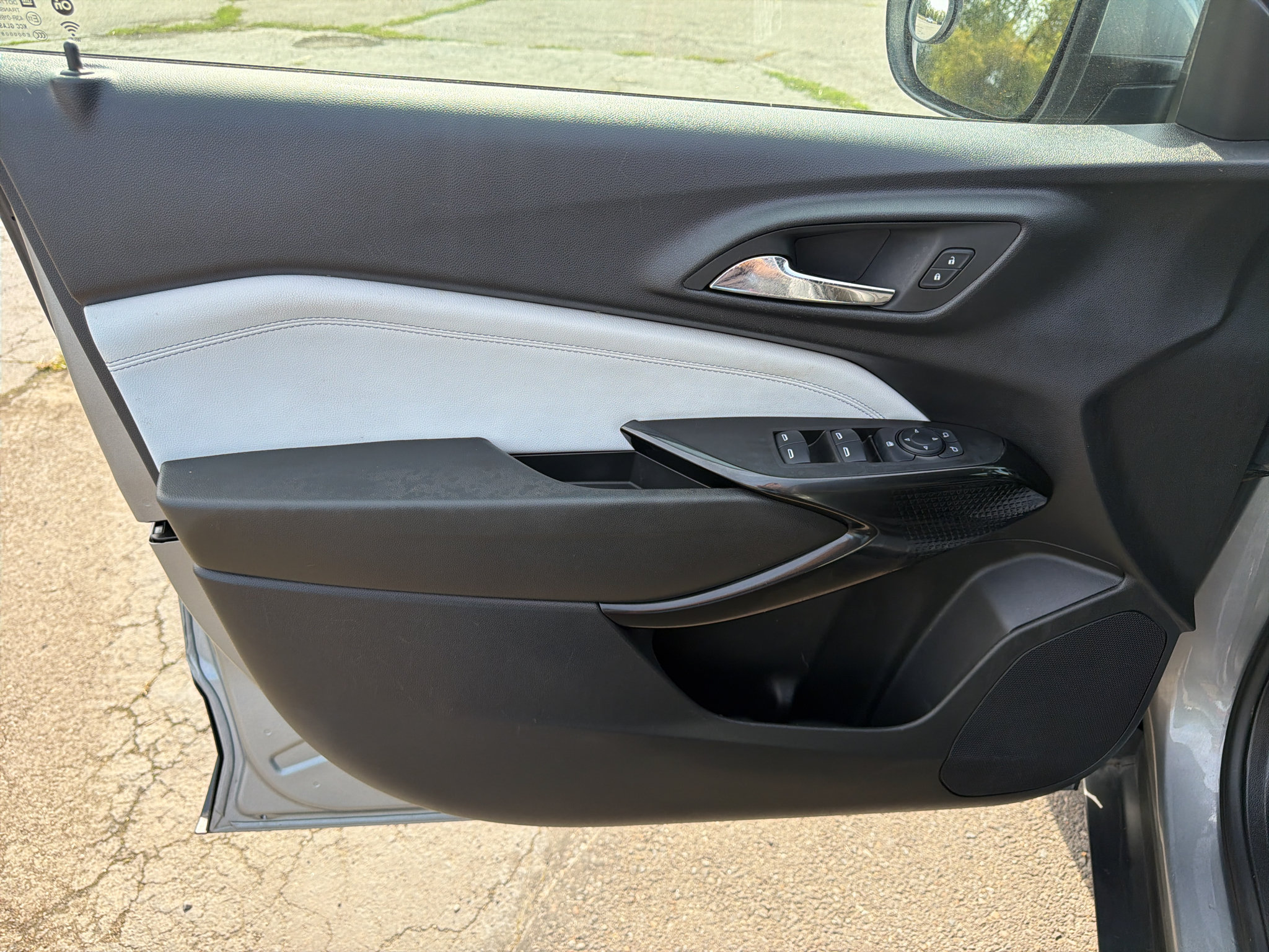 Used 2024 Chevrolet Trax LT FWD image 14
