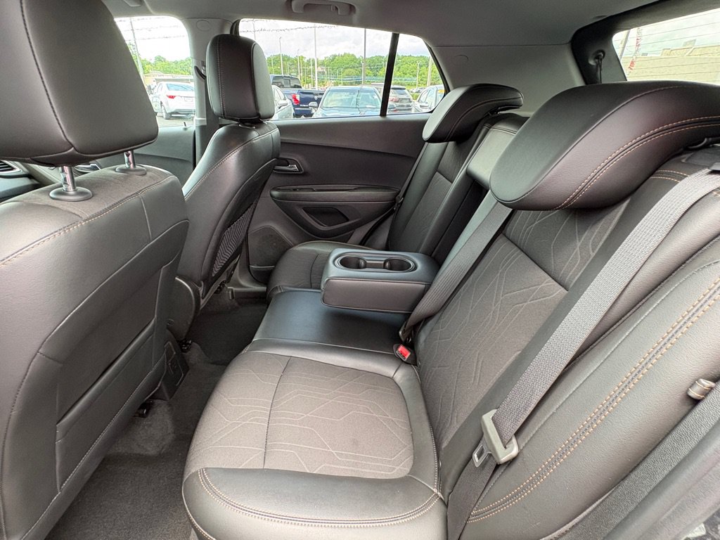 Used 2019 Chevrolet Trax LT w/ Sun & Sound Package FWD image 12