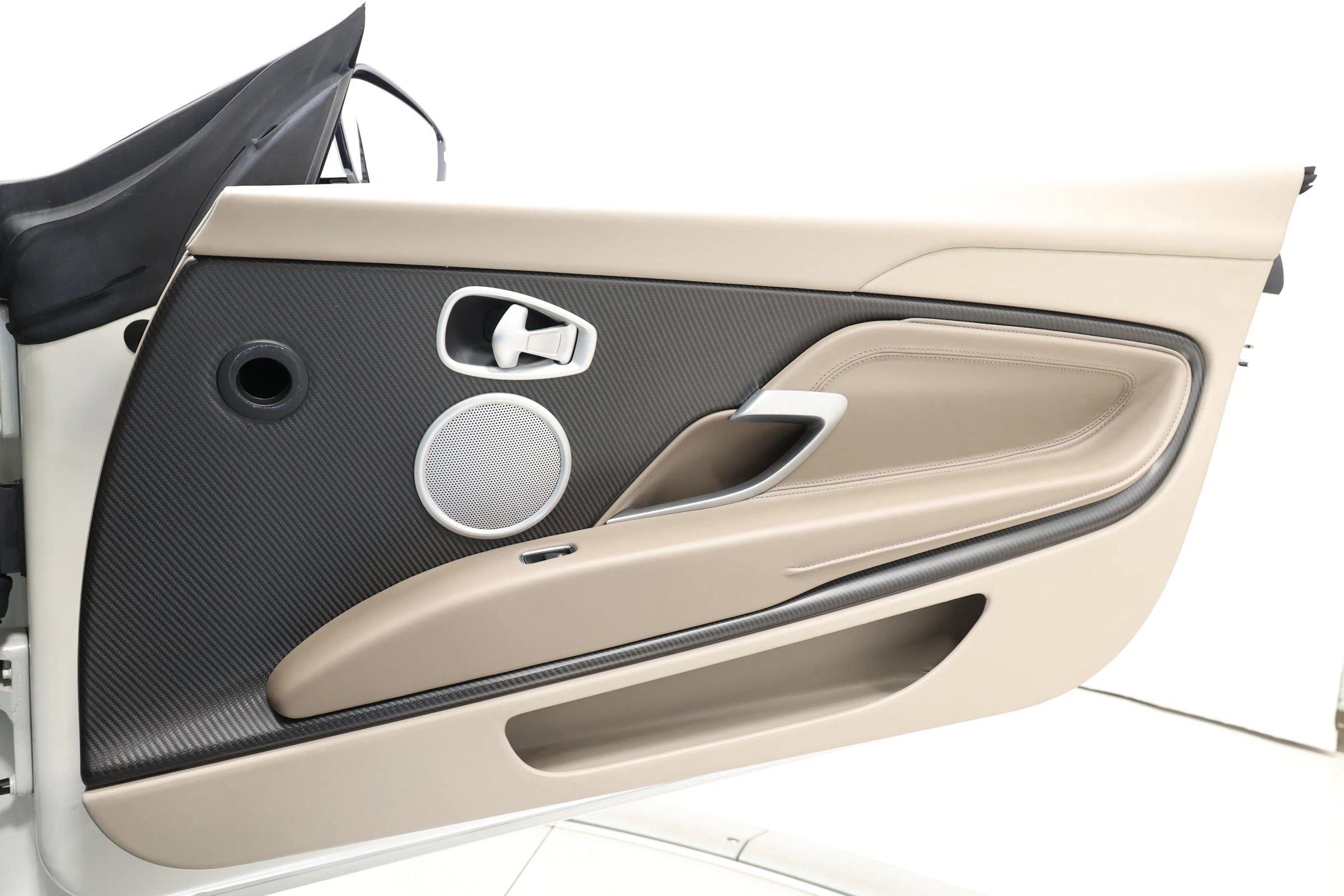 Used 2018 Aston Martin DB11 Coupe image 54