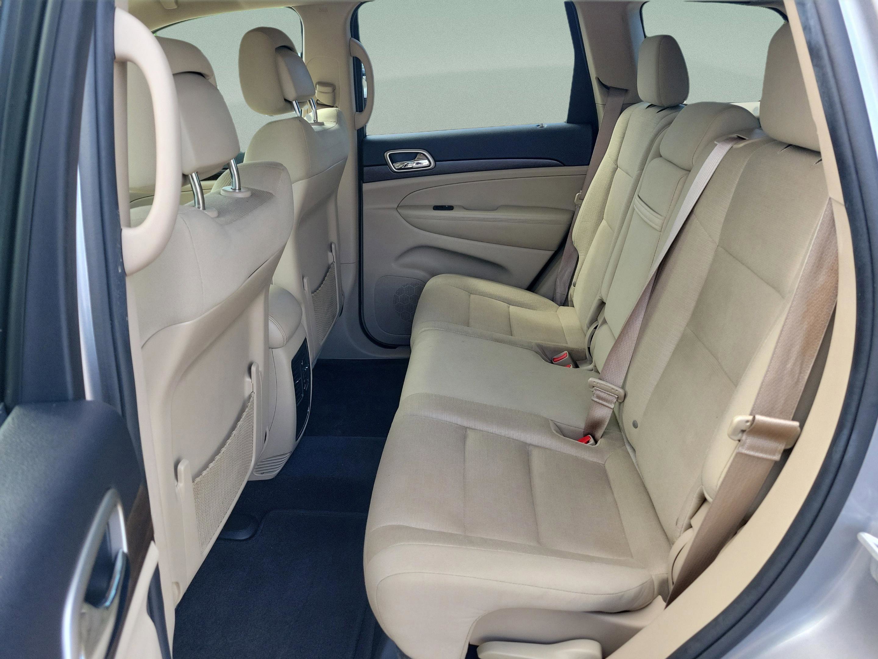 Used 2016 Jeep Grand Cherokee Laredo w/ Quick Order Package 23E image 9