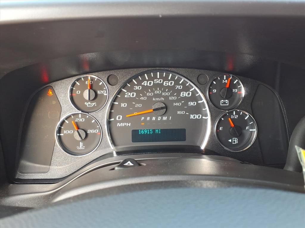 Used 2025 Chevrolet Express 2500 w/ Driver Convenience Package RWD image 24