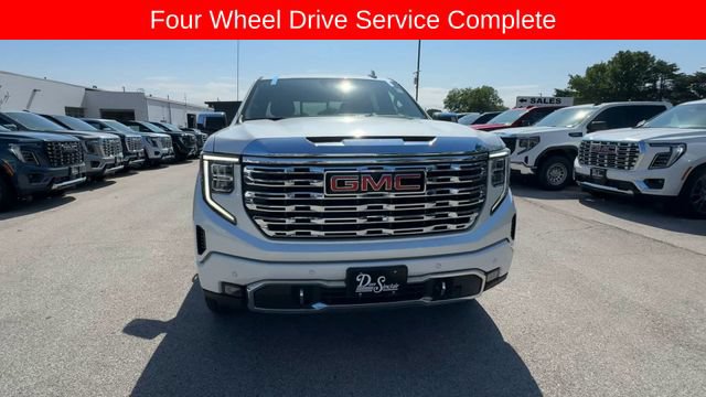 Used 2025 GMC Sierra 1500 Denali AWD/4WD image 3