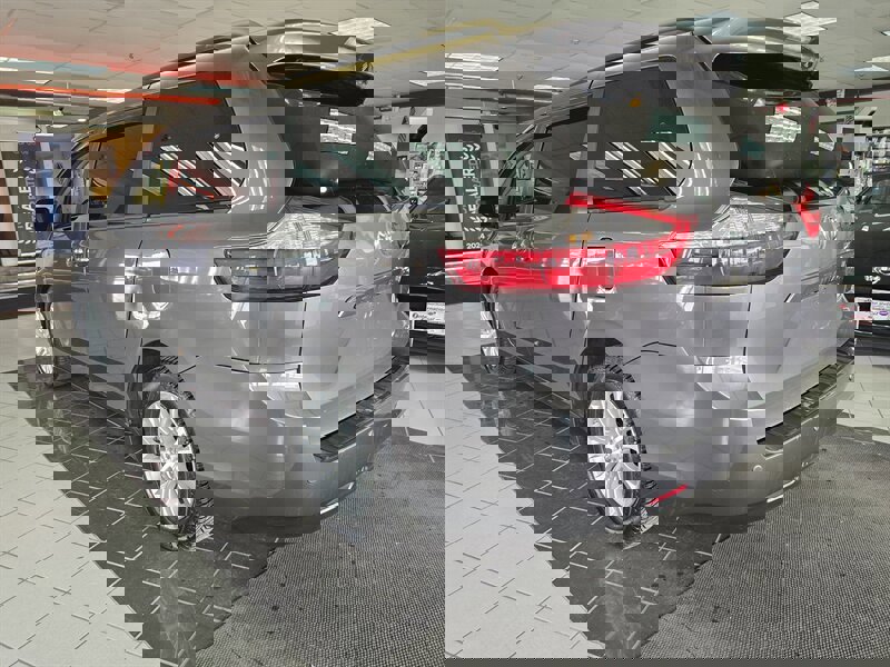 Used 2017 Toyota Sienna XLE w/ XLE Navigation Package image 6