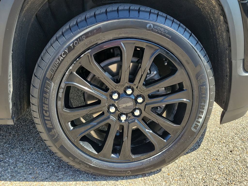 Used 2023 GMC Acadia SLE w/ Driver Convenience Package image 5