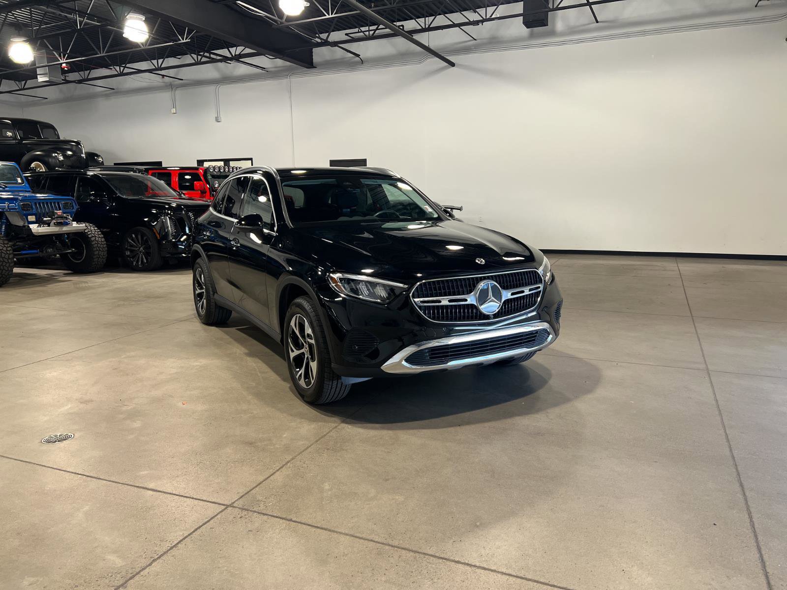 Used 2025 Mercedes-Benz GLC 350e 4MATIC image 1