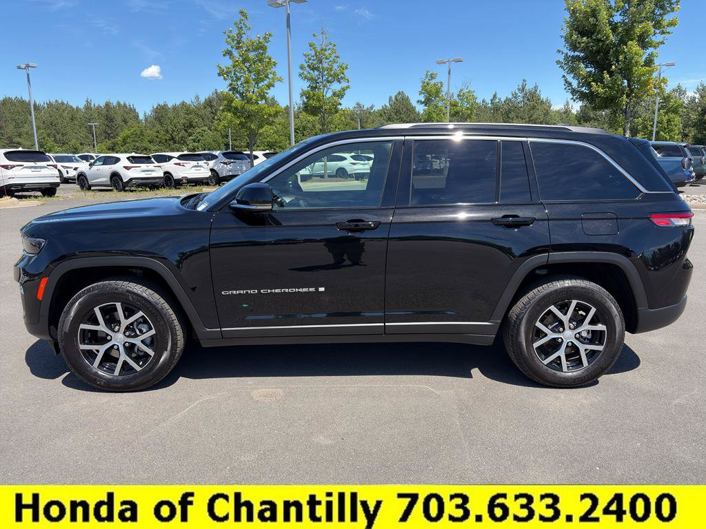 Used 2025 Jeep Grand Cherokee Limited w/ Trailer Tow Package AWD/4WD image 4