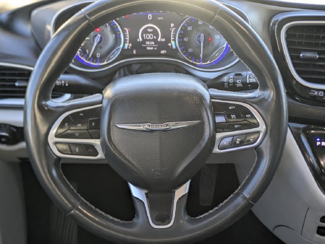 Used 2022 Chrysler Pacifica Touring-L FWD image 12
