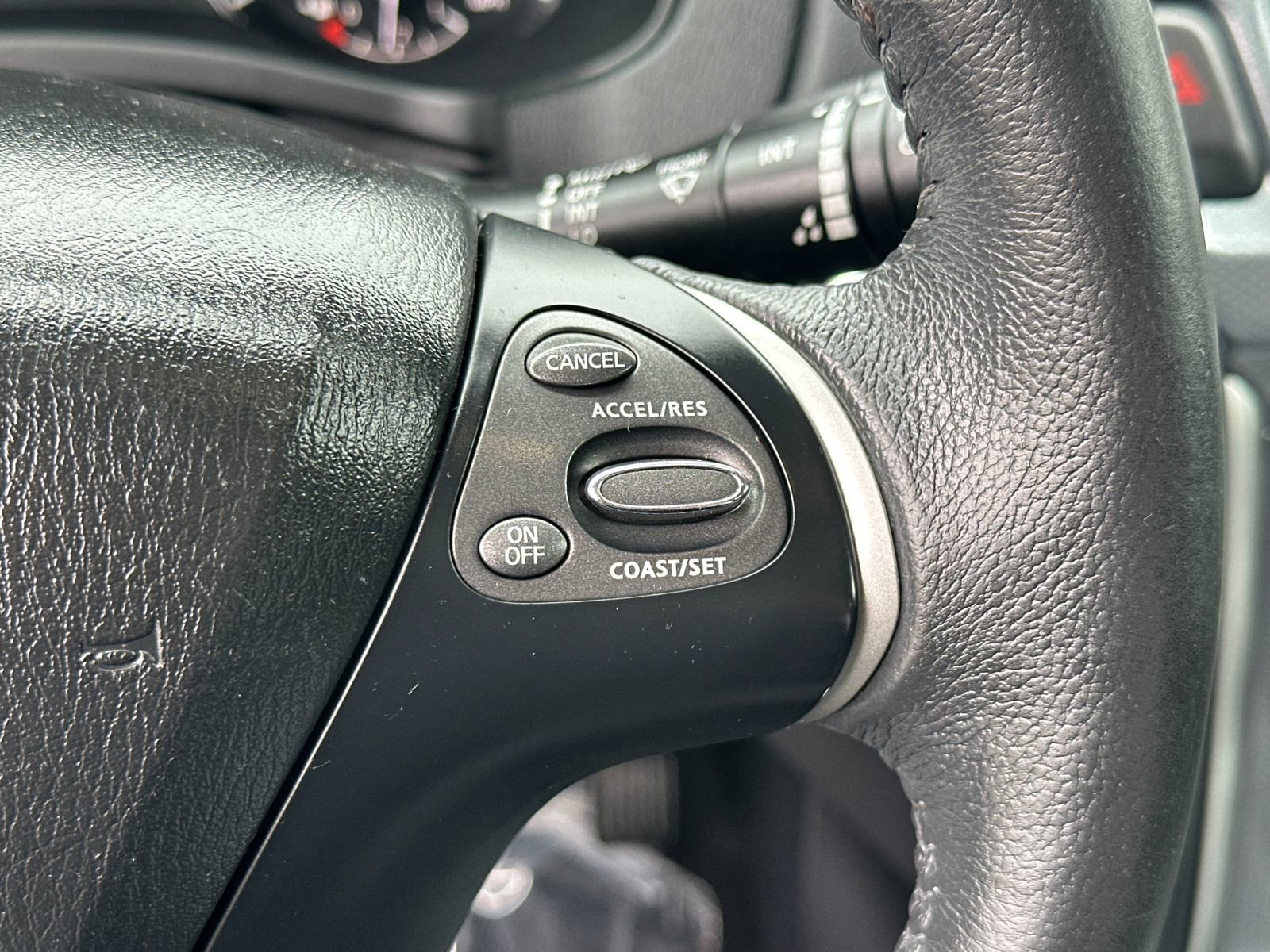 Used 2017 Nissan Pathfinder SL w/ SL Tech Package FWD image 24